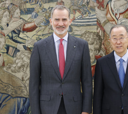 Su Majestad el Rey junto al Sr. Ban Ki-moon, ex Secretario General de Naciones Unidas