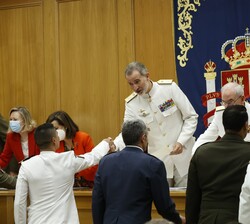 Don Felipe durante la entrega de los diplomas