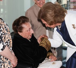 Su Majestad la Reina Doña Sofía recibe el saludo de Su Alteza Real la Infanta Doña Margarita, duquesa de Soria