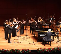 Vista del escenario durante el concierto