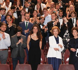 Su Majestad la Reina Doña Sofía junto a los alumnos de la Escuela Superior de Música Reina Sofía