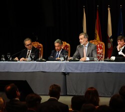 Don Felipe dirige unas palabras a los asistentes