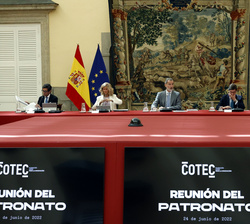 Don Felipe durante el desarrollo de la reunión del Patronato de la Fundación Cotec