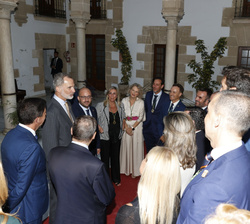 Su Majestad el Rey durante su encuentro con la Corporación Municipal del Ayuntamiento de El Puerto De Santa María