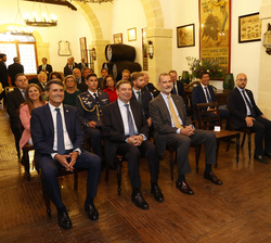 Su Majestad el Rey durante la proyección de un vídeo del Grupo Osborne