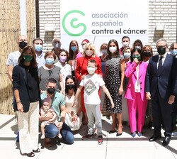Fotografía de grupo con pacientes residentes en el centro