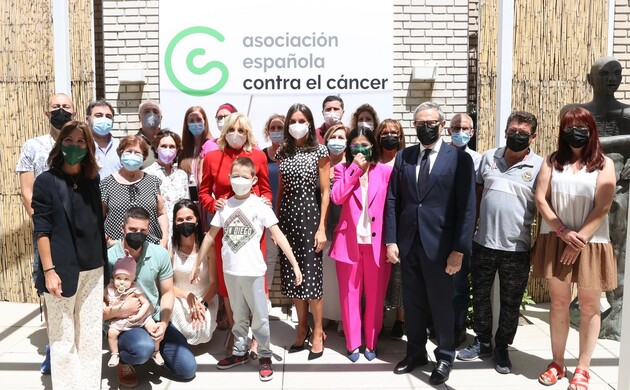 Fotografía de grupo con pacientes residentes en el centro