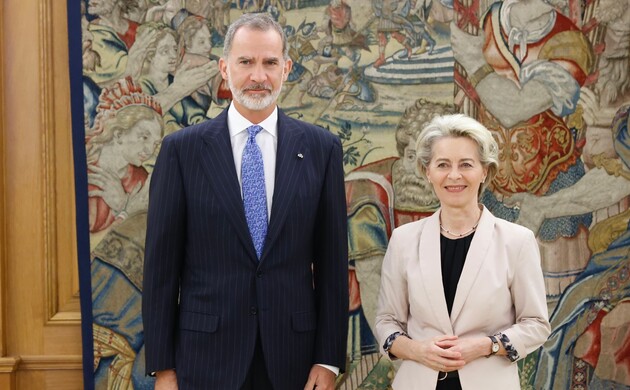 Su Majestad el Rey junto a la presidenta de la Comisión Europea, Ursula Von Der Leyen