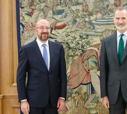 Su Majestad el Rey junto al Presidente del Consejo Europeo, Charles Michel