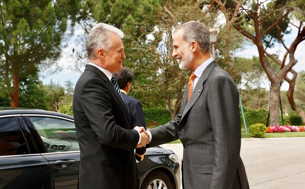 Don Felipe recibe el saludo del Presidente de la República de Lituania, Gitanas Nausėda