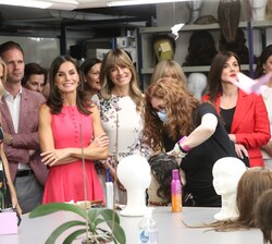 Doña Letizia durante su visita a la sala de caracterización