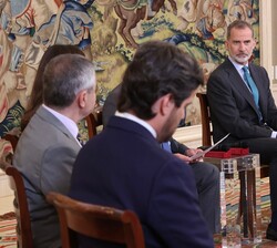 Don Felipe durante el desarrollo de la audiencia a los participantes en la XVII edición del Programa de Jóvenes Líderes Iberoamericanos