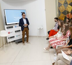 Desarrollo de la sesión de trabajo con la asistencia de Doña Leonor y Doña Sofía