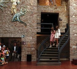 Doña Leonor y Doña Sofía en el Museo Dalí
