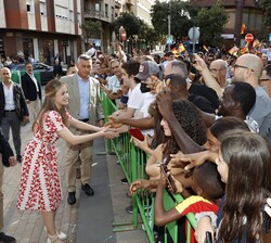 La Princesa Doña Leonor recibe el cariño de los vecinos de Figueres