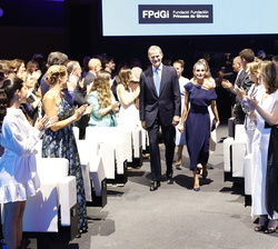 Sus Majestades los Reyes y Sus Altezas Reales la Princesa de Asturias y de Girona y la Infanta Doña Sofía reciben una calurosa bienvenida a su llegada