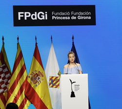 Su Alteza Real la Princesa de Asturias y de Girona durante su intervención en la ceremonia de entrega de los “Premios Fundación Princesa de Giro