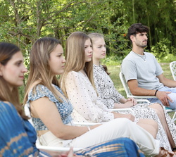 Sus Altezas Reales la Princesa de Asturias y de Girona y la Infanta Doña Sofía durante el taller impartido por Hadi Partovi, Consejero Delegado de Cod