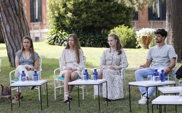 Sus Altezas Reales la Princesa de Asturias y de Girona y la Infanta Doña Sofía durante el taller impartido por Hadi Partovi, Consejero Delegado de Cod