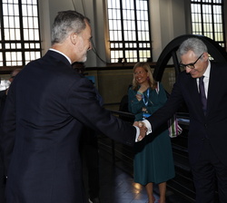 Su Majestad el Rey recibe el saludo del nuevo patrono de Pérez-Llorca Abogados