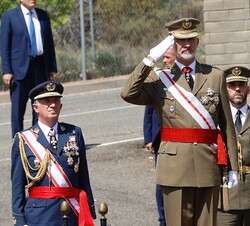El Rey durante los Honores de Ordenanza