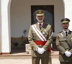 El Rey con el número Uno de la promoción, el sargento, José Antonio Martín García