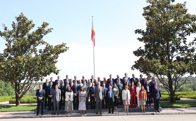 Su Majestad el Rey junto a los representantes de las Cámaras de Comercio Oficiales Españolas en el extranjero, junto con las dos Federaciones de Cámar