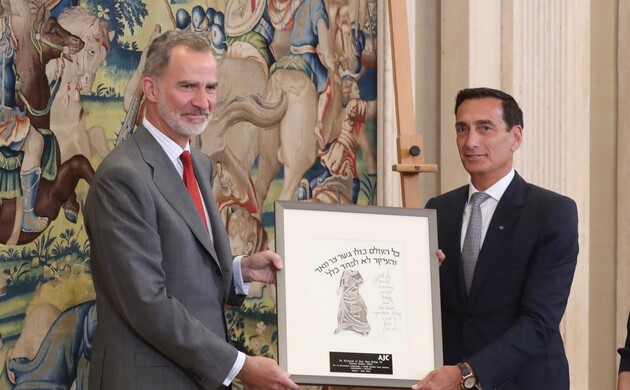 Su Majestad el Rey recibe el Premio Gesher de manos de Matthew Bronfman, Member, Executive Council, American Jewish Committee