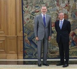 Don Felipe junto al Sr. Robert Edward Moritz
