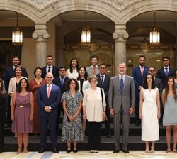 Su Majestad el Rey junto a la última promoción del Cuerpo de Ingenieros Agrónomos del Estado