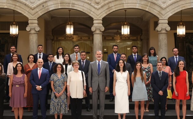 Su Majestad el Rey junto a la última promoción del Cuerpo de Ingenieros Agrónomos del Estado