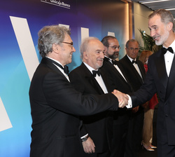 Su Majestad el Rey recibe el saludo del Premio “Mariano de Cavia”, Andrés Trapiello