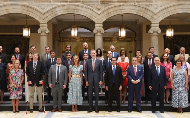 Su Majestad el Rey junto a la delegación de alumnos de la Universidad de Georgetown