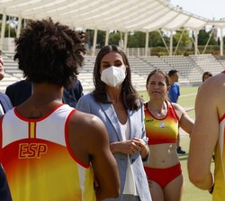 Doña Letizia conversa con los atletas paralímpicos 
