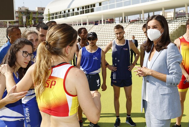 Doña Letizia conversa con los atletas paralímpicos