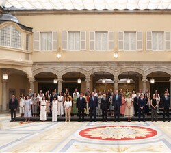S.M. el Rey junto a la 38ª Promoción del Cuerpo Superior de Técnicos de Instituciones Penitenciarias, Especialidad Juristas y Psicólogos