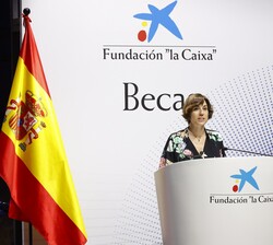 Intervención de Vâina de la Fuente como representante de los antiguos becarios de "La Caixa"