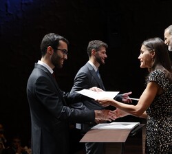Sus Majestades los Reyes hacen entrega de las becas de posgrado en el extranjero de la Fundación “la Caixa”