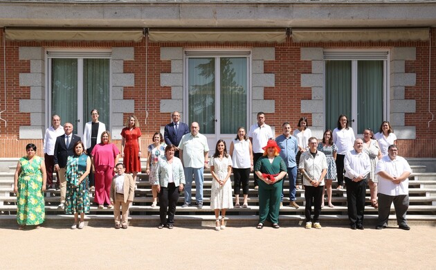 Su Majestad la Reina junto a la representación de la plataforma estatal de Personas con Discapacidad Intelectual o del Desarrollo