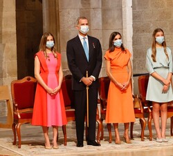 Sus Majestades los Reyes y Sus Altezas Reales la Princesa de Asturias y la Infanta Doña Sofía durante el desarrollo del acto religioso