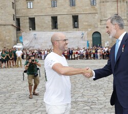 Su Majestad el Rey recibe el saludo del Íñigo de la Quadra-Salcedo