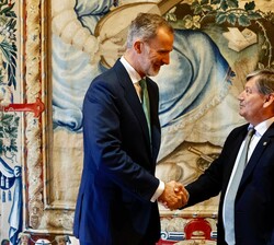 Su Majestad el Rey recibe el saludo del presidente del Parlamento de las Illes Balears, Vicenç Thomas i Mulet