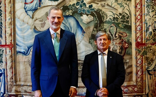 Su Majestad el Rey junto al presidente del Parlamento de las Illes Balears, Vicenç Thomas i Mulet