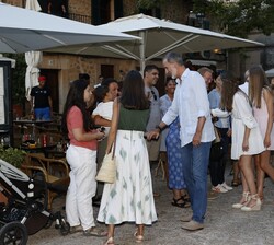 Durante su recorrido por Valldemossa, Sus Majestades los Reyes y Sus Altezas Reales la Princesa de Asturias y la Infanta Doña Sofía reciben el cariño 
