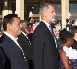 Su Majestad el Rey espera para la despedida del Presidente saliente de la República de Colombia, Iván Duque