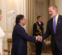 Su Majestad el Rey y el Presidente de la República de Colombia, Gustavo Petro