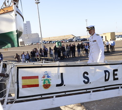 Su Majestad el Rey embarca en el Buque Escuela “Juan Sebastián de Elcano”