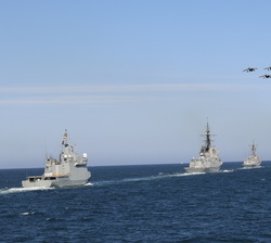 Revista naval con motivo de los actos del V Centenario de la Primera Circunnavegación