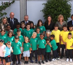 Doña Letizia junto a los alumnos durante la fotografía de grupo