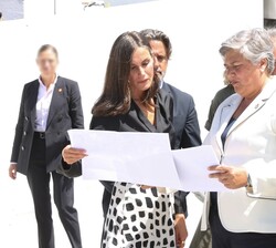 Su Majestad la Reina visita la zona de Puerto Naos